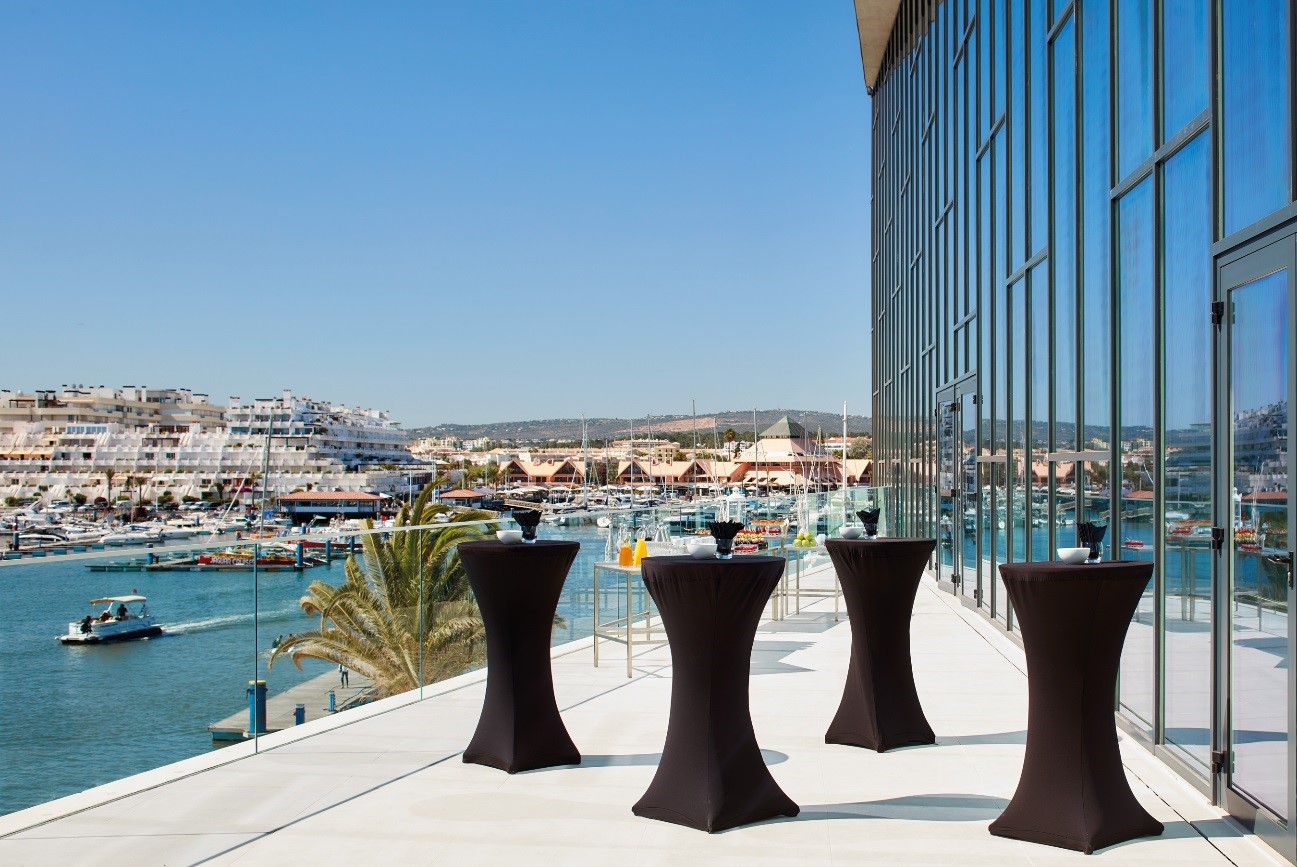 the balcony of the Algarve Congress Center with tables overlooking the ocean