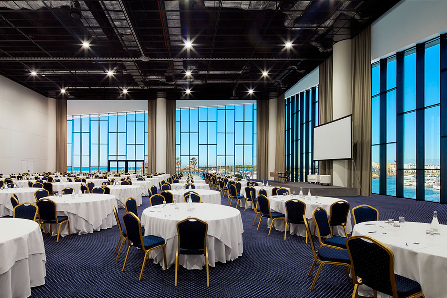 Meeting room with cabaret layout in the Algarve Congress Centre with panoramic views over the ocean and Vilamoura Marina