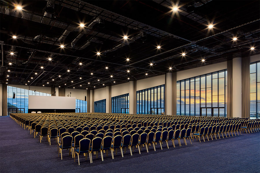 Meeting room in the Algarve Congress Center with panoramic views over the ocean and Vilamoura Marina